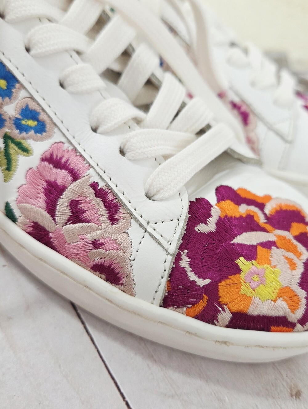 Johnny Was Dylanne Floral Sneakers rainbow embroidered white shoes women's sz 36 - Picture 7 of 8